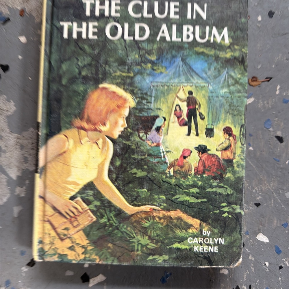 Nancy Drew 24: The Clue in the Old Album by Carolyn Keene (English) Hardcover
